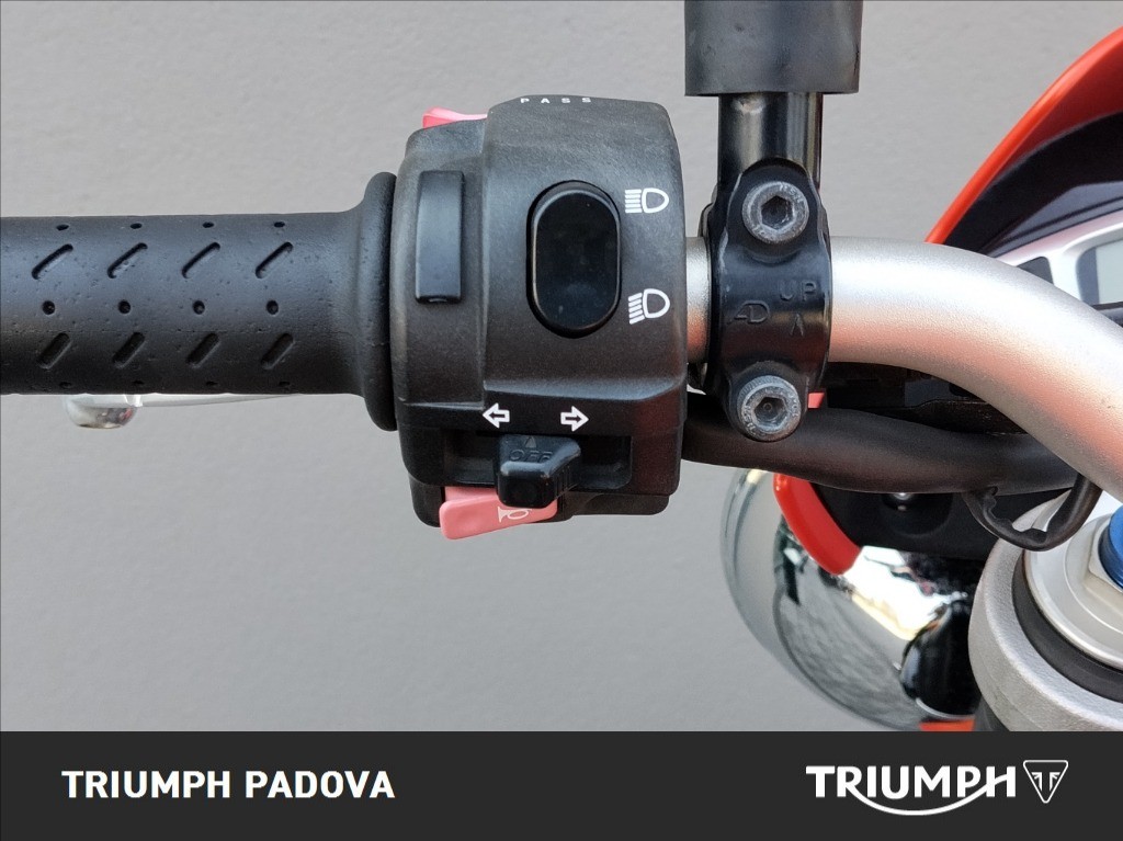 TRIUMPH Street Triple 675 R