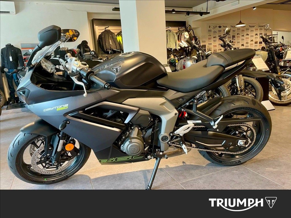TRIUMPH Daytona 660 Sapphire Black Abs #2