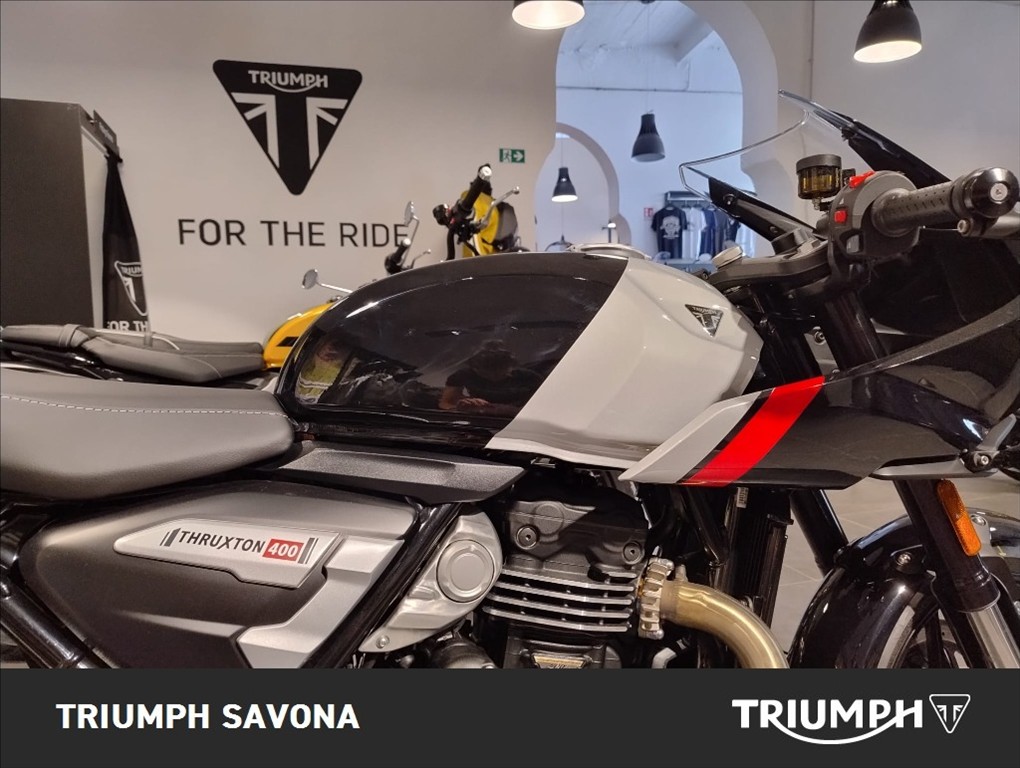 TRIUMPH Thruxton 400 Phantom Black / Aluminium Silver Abs