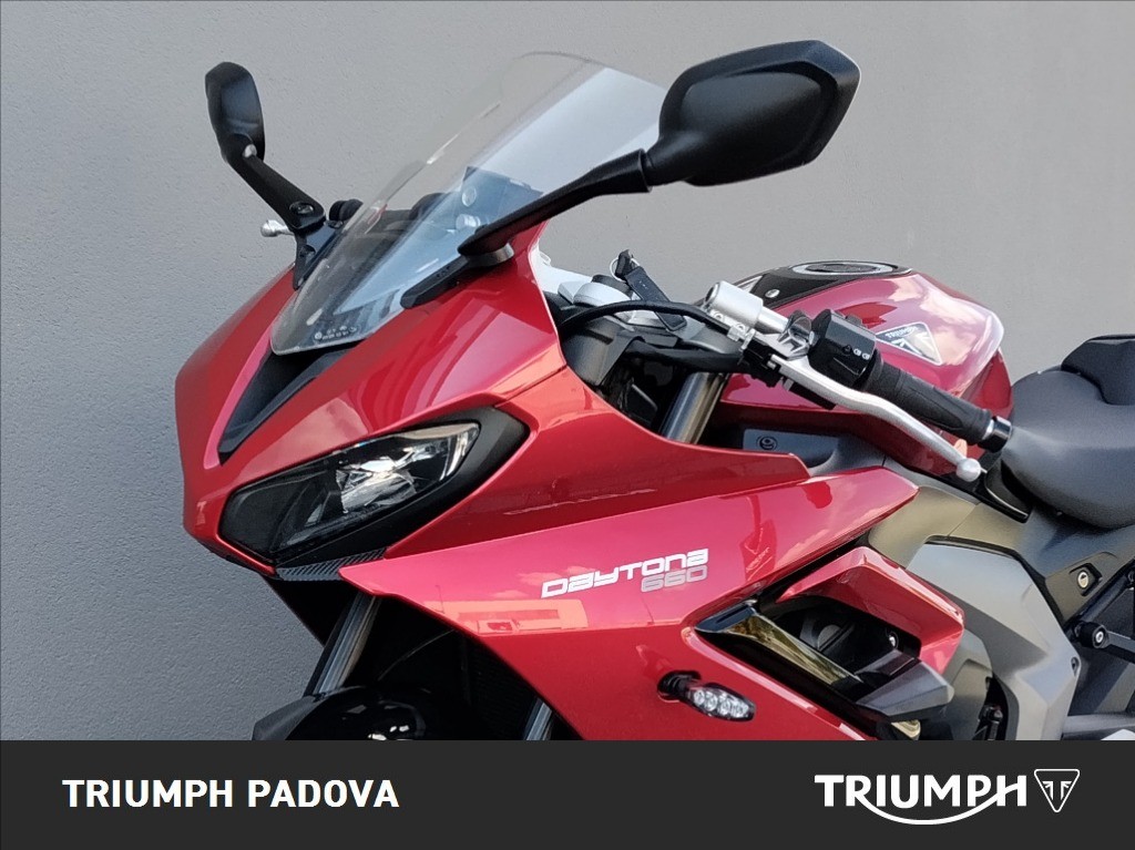 TRIUMPH Daytona 660 Abs