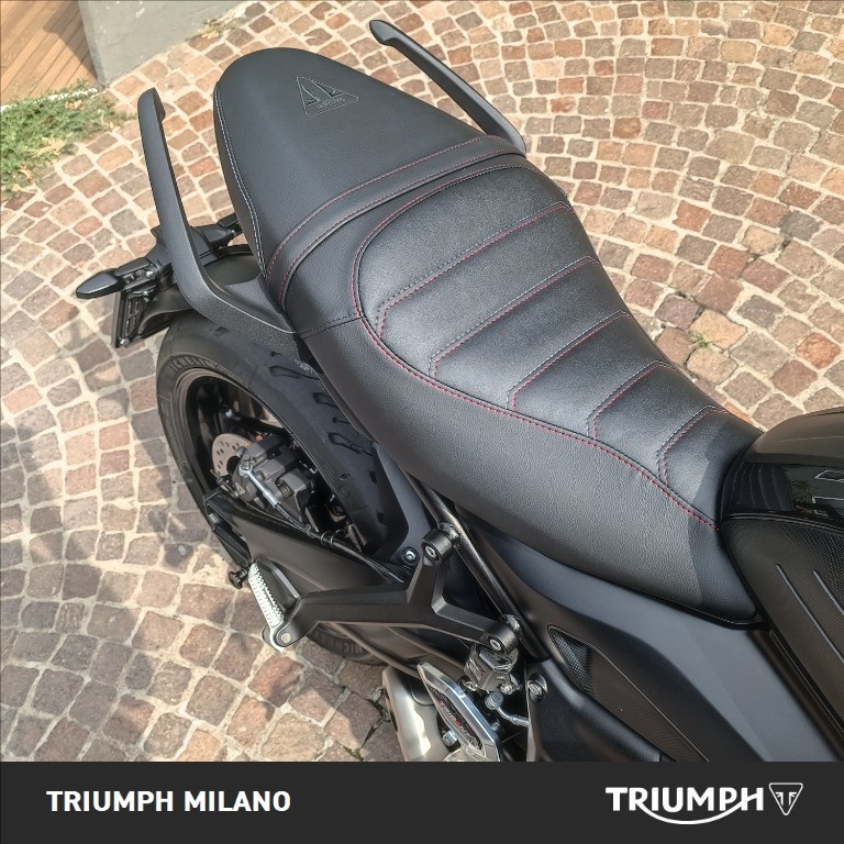 TRIUMPH Trident 660 Diablo Red / Sapphire Black Abs