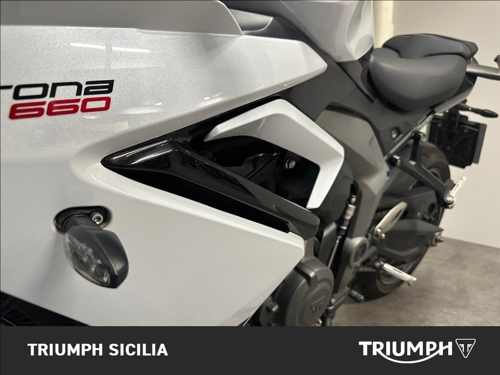 TRIUMPH Daytona 660 Abs