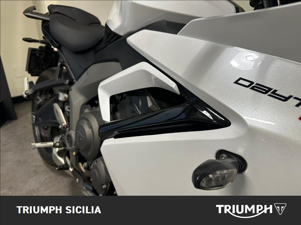 TRIUMPH Daytona 660 Abs