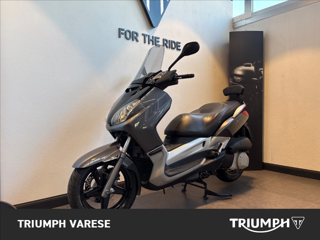 YAMAHA X-Max 250 