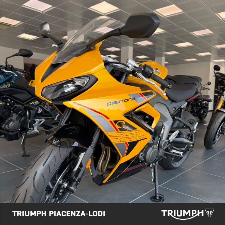 TRIUMPH Daytona 660 Cosmic Yellow / Sapphire Black Abs