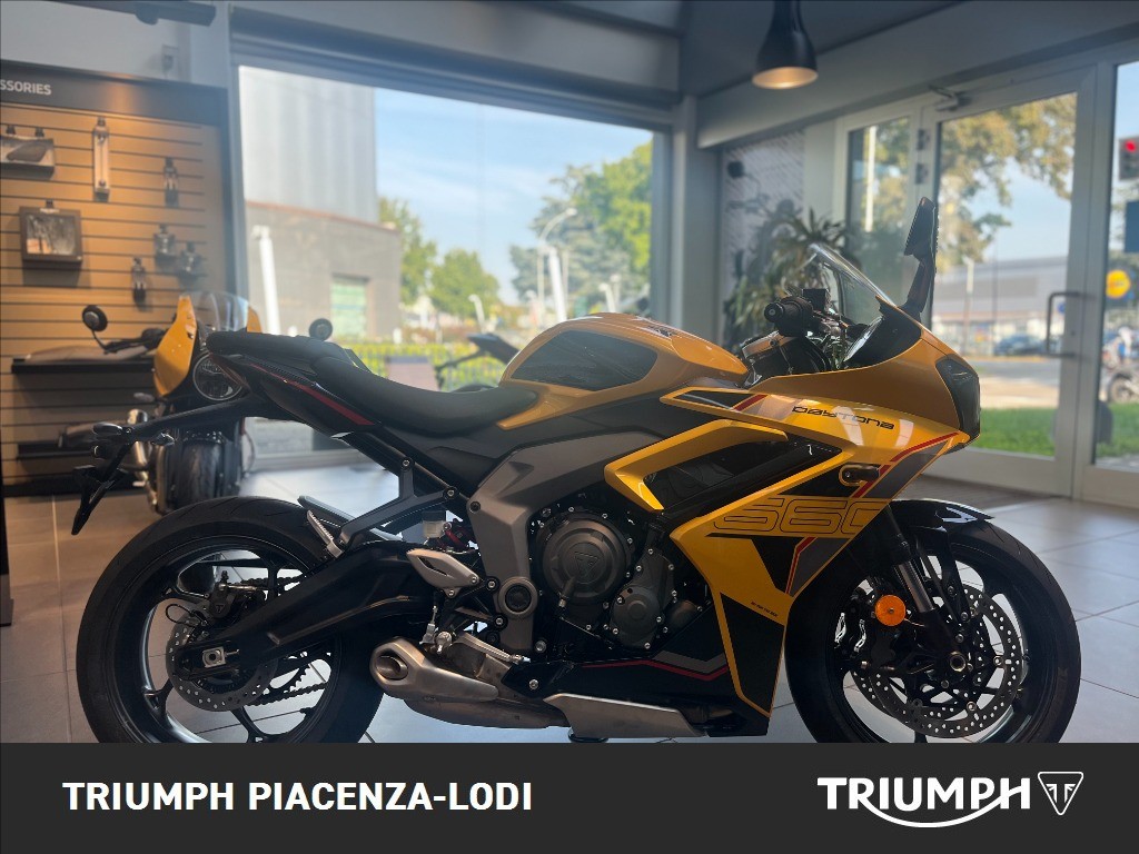 TRIUMPH Daytona 660 Cosmic Yellow / Sapphire Black Abs