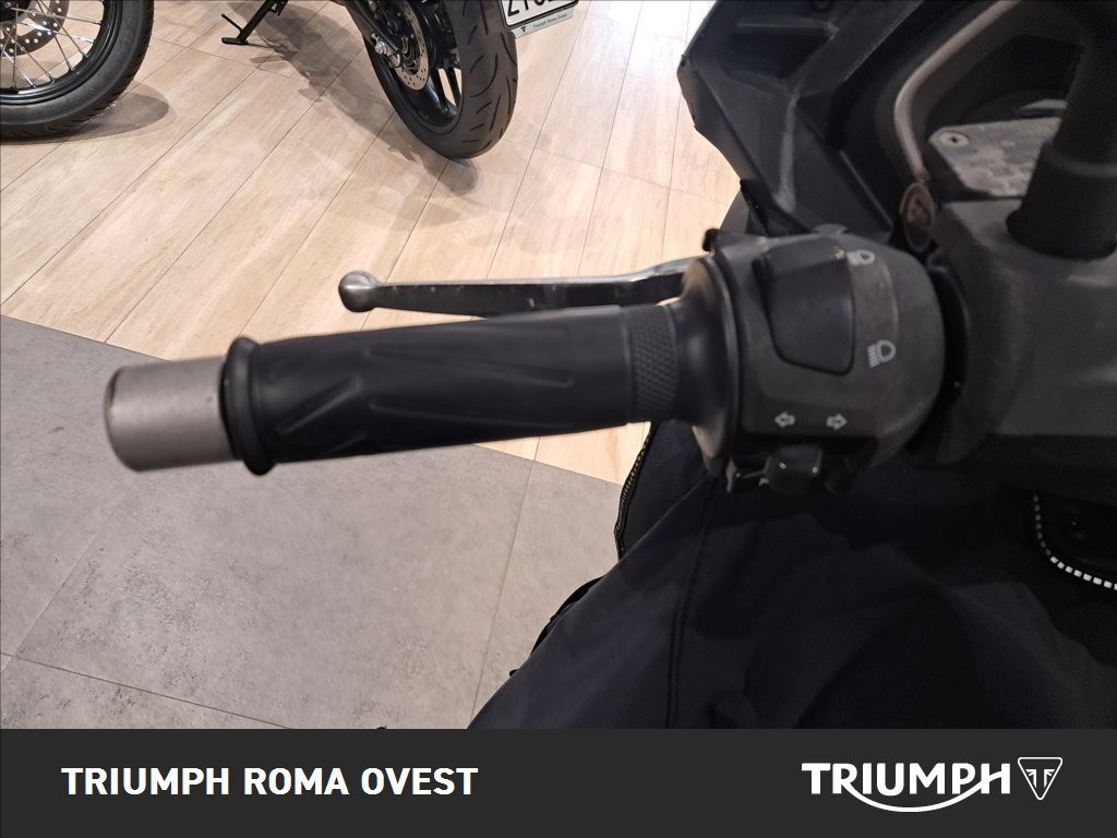 YAMAHA X-Max 250 