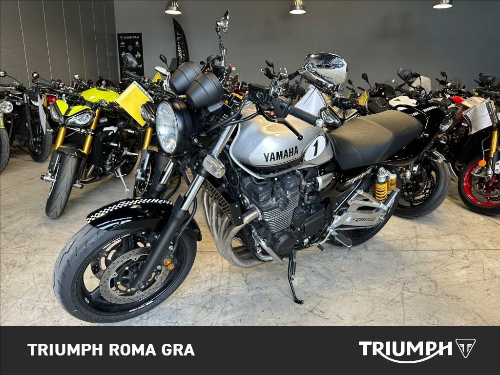 YAMAHA XJR 1300 