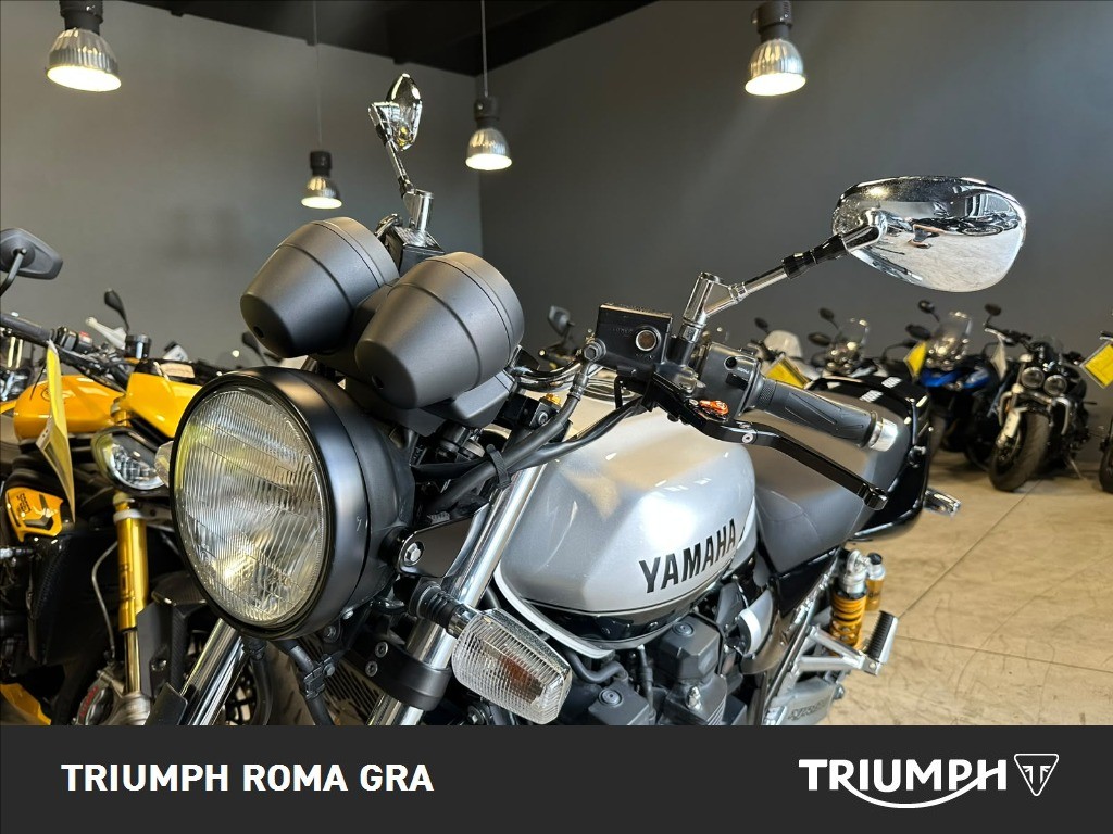 YAMAHA XJR 1300 