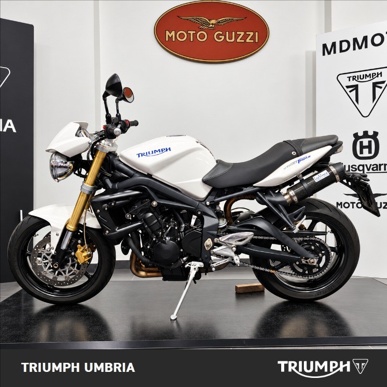 TRIUMPH Street Triple 675 