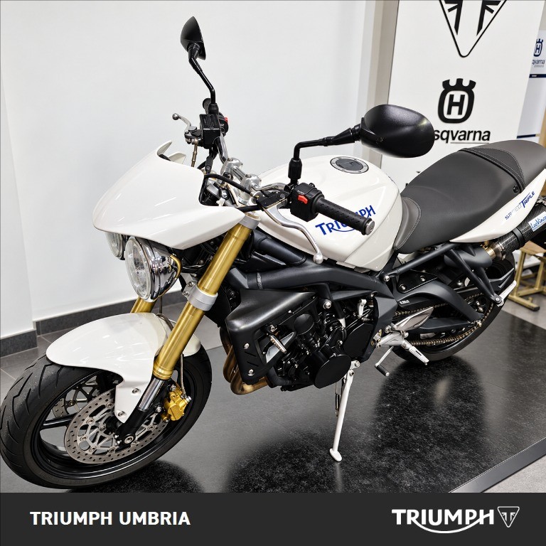 TRIUMPH Street Triple 675 