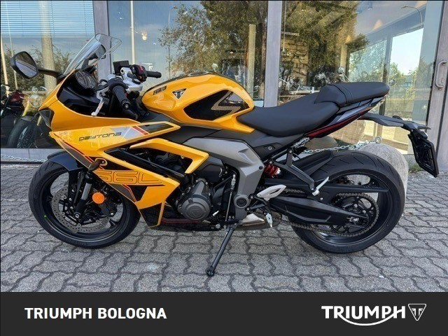 TRIUMPH Daytona 660 Cosmic Yellow / Sapphire Black Abs