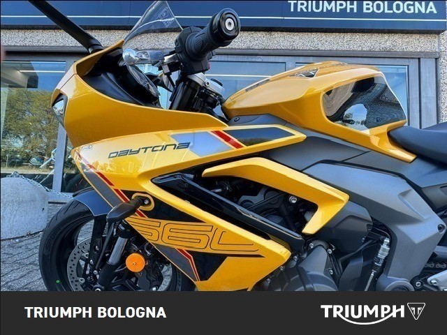 TRIUMPH Daytona 660 Cosmic Yellow / Sapphire Black Abs