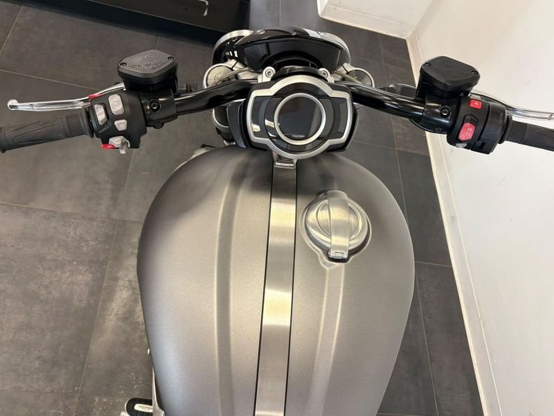 TRIUMPH Rocket III 2500 R