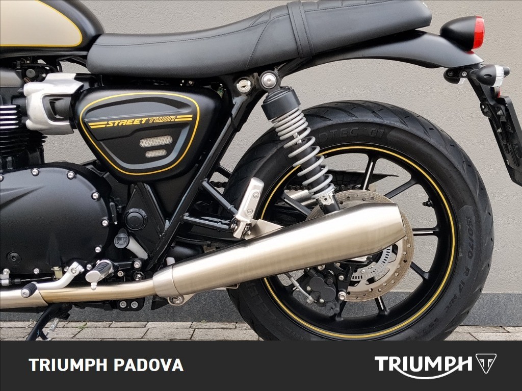 TRIUMPH Street Twin 900 Gold Line