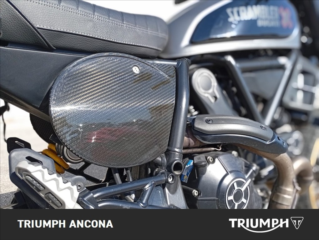 DUCATI Scrambler 800 Desert Sled Black Edition
