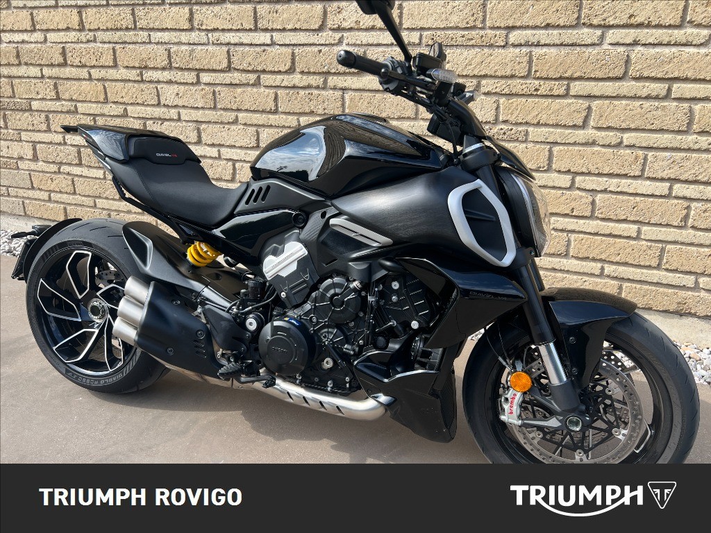 DUCATI Diavel V4 1158 Thrilling Black