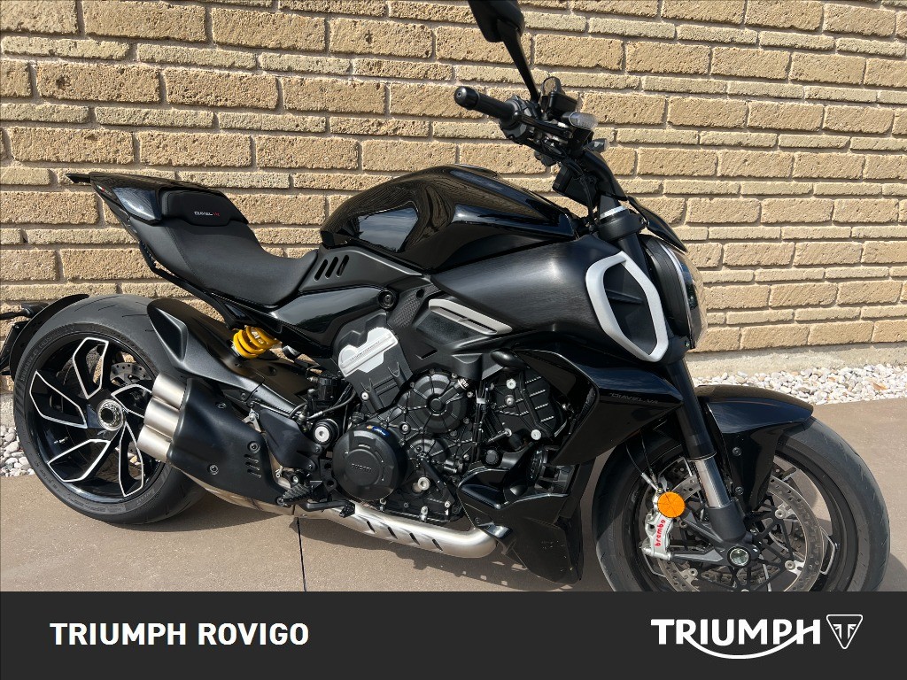 DUCATI Diavel V4 1158 Thrilling Black