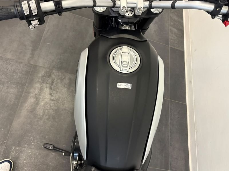 DUCATI Scrambler 800 Icon Dark