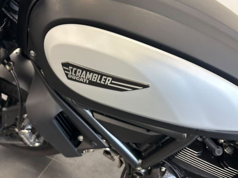 DUCATI Scrambler 800 Icon Dark