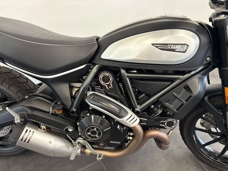 DUCATI Scrambler 800 Icon Dark