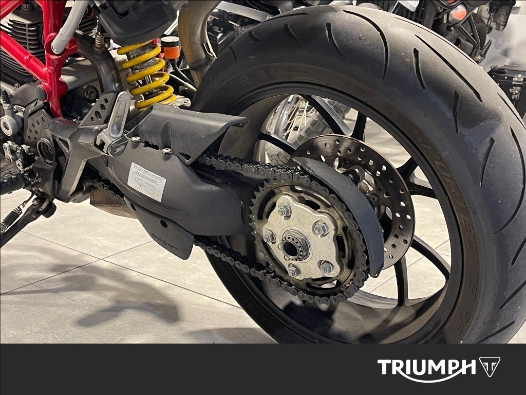 DUCATI Hypermotard 796 red