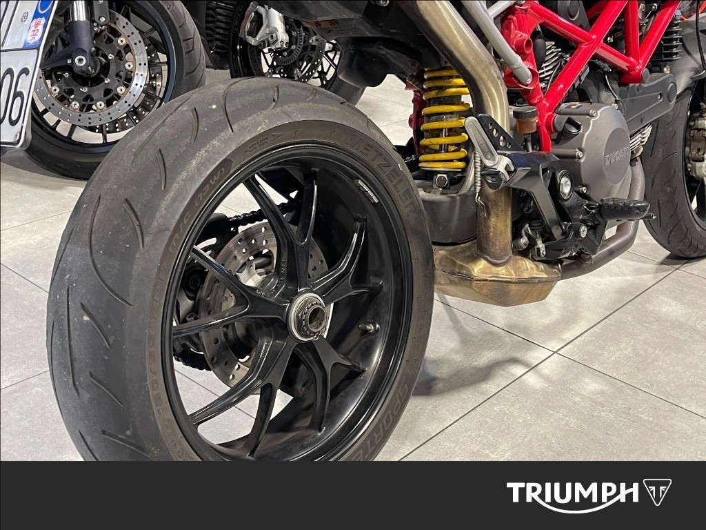 DUCATI Hypermotard 796 red