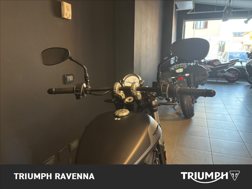 MOTO GUZZI V9 850 Bobber
