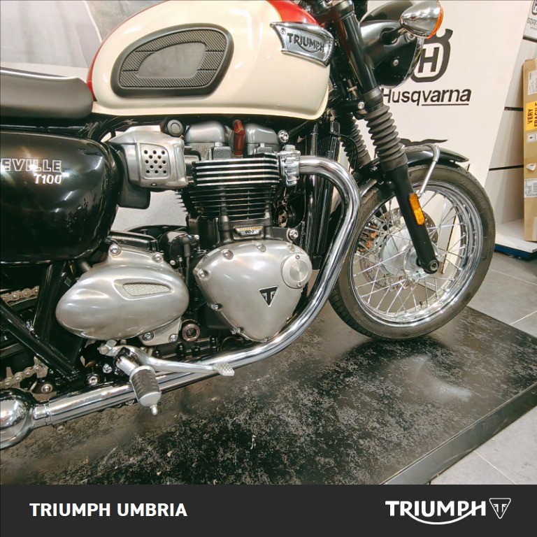 TRIUMPH Bonneville 900 T100 