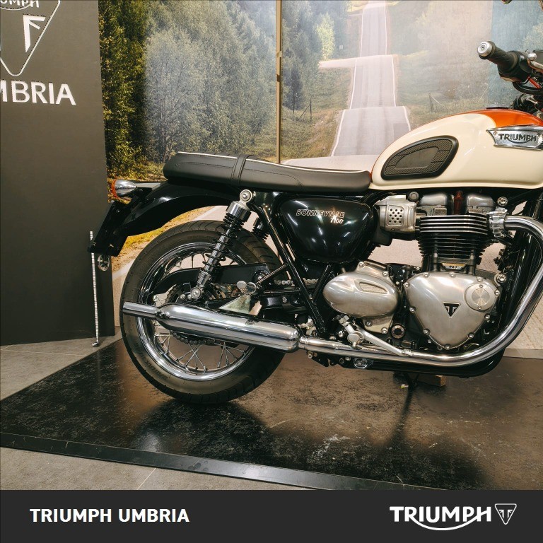 TRIUMPH Bonneville 900 T100 