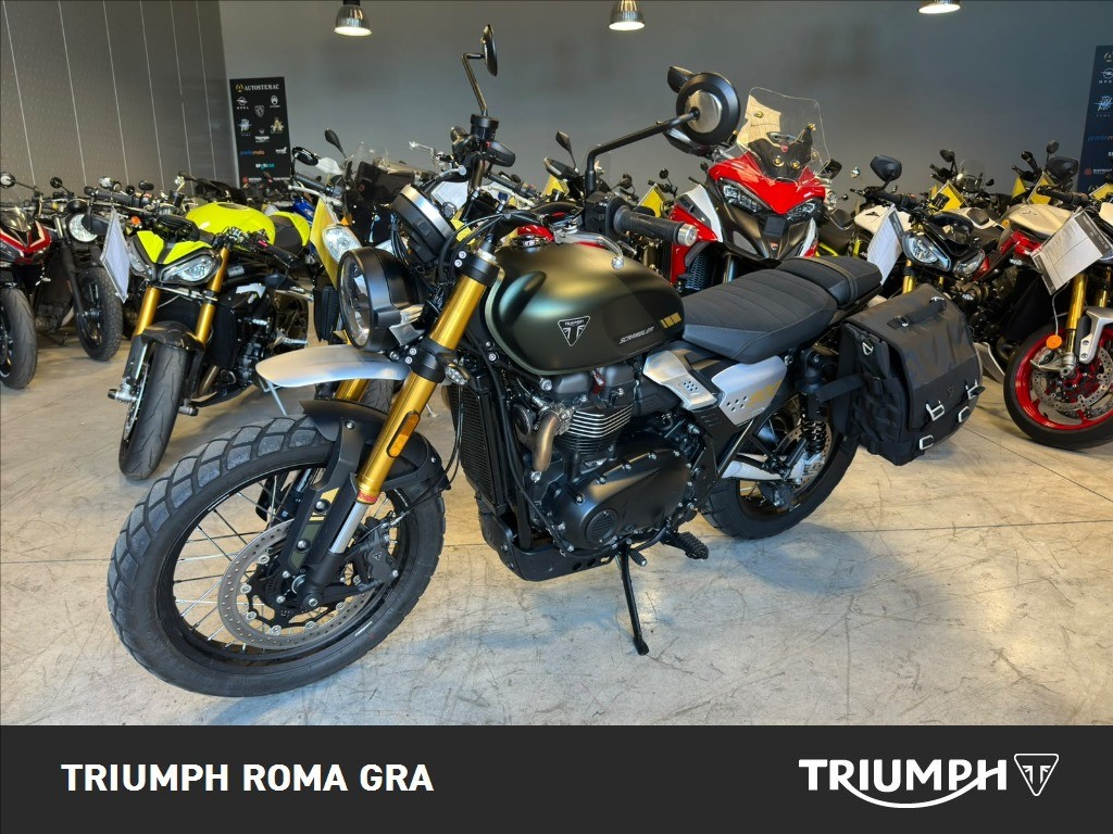 TRIUMPH Scrambler 900 Matt Khaki Green / Matt Phantom Black Abs