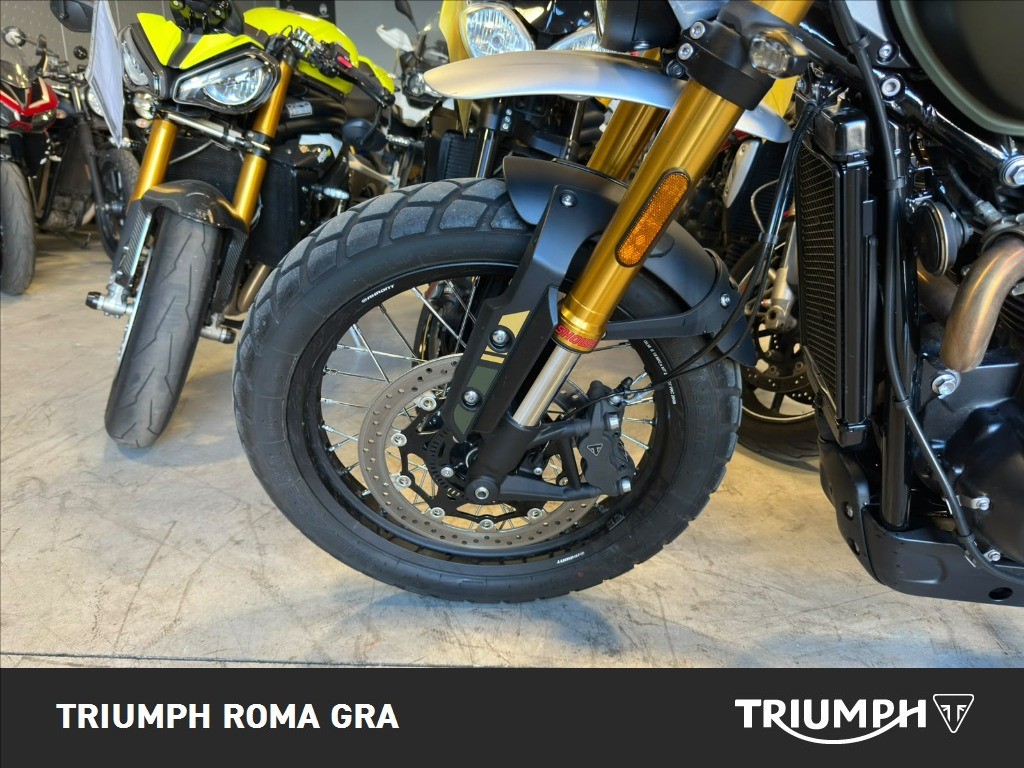 TRIUMPH Scrambler 900 Matt Khaki Green / Matt Phantom Black Abs