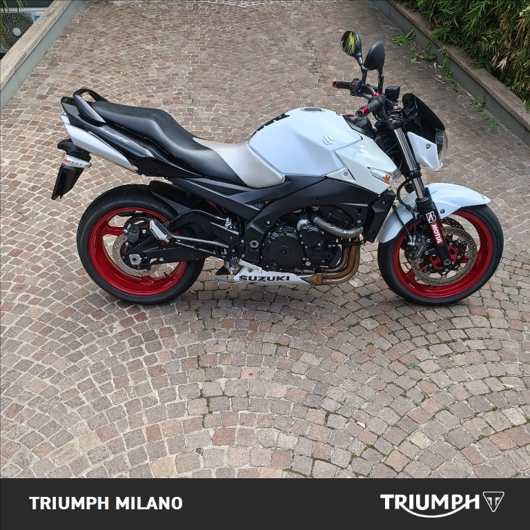 SUZUKI GSR 600 