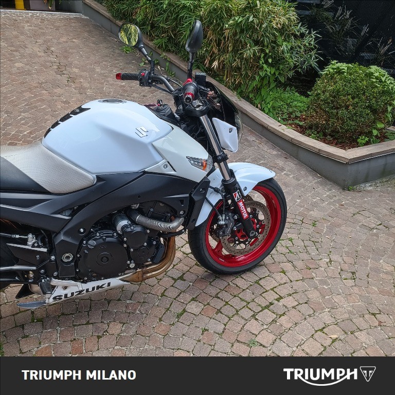 SUZUKI GSR 600 