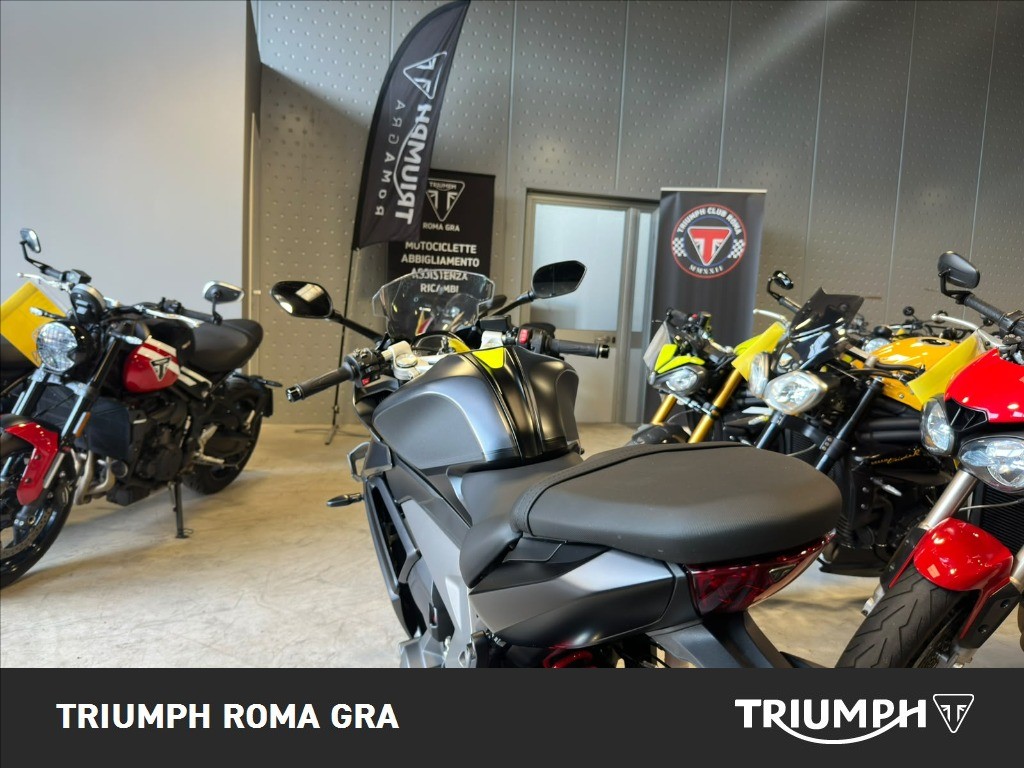 TRIUMPH Daytona 660 Abs