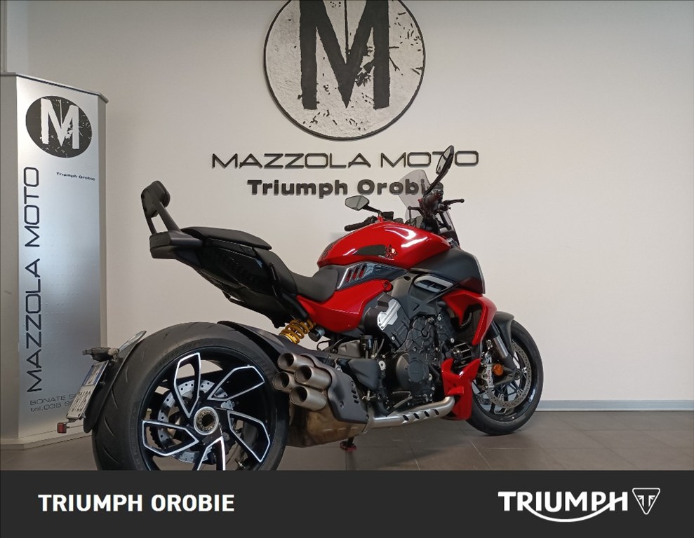 DUCATI Diavel V4 1158 Red