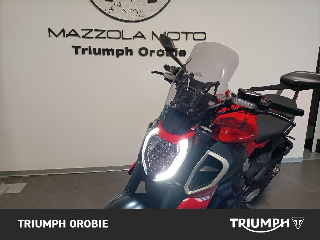 DUCATI Diavel V4 1158 Red