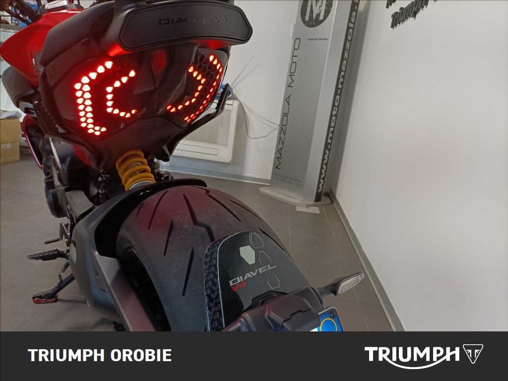 DUCATI Diavel V4 1158 Red