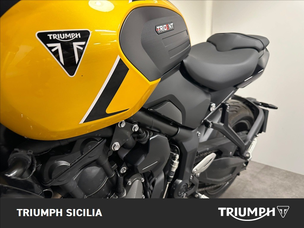 TRIUMPH Trident 660 Cosmic Yellow Abs