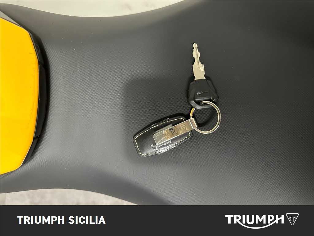 TRIUMPH Trident 660 Cosmic Yellow Abs