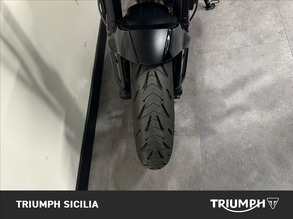 TRIUMPH Trident 660 Cosmic Yellow Abs
