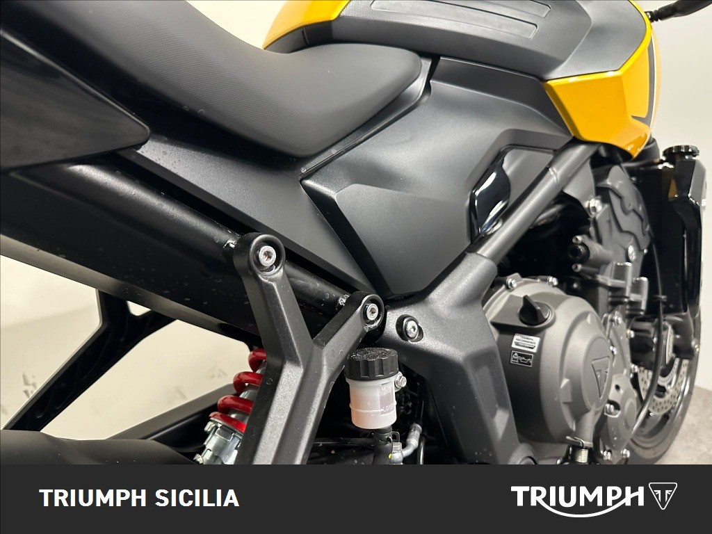 TRIUMPH Trident 660 Cosmic Yellow Abs