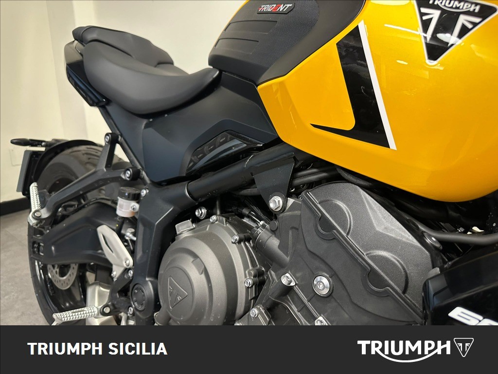 TRIUMPH Trident 660 Cosmic Yellow Abs